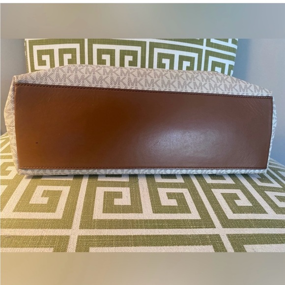 Michael Kors Lexington - Picture 4 of 6